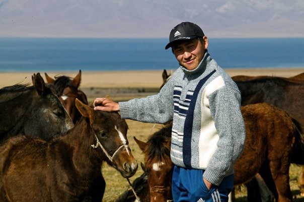 Azamat guidant à la montagne