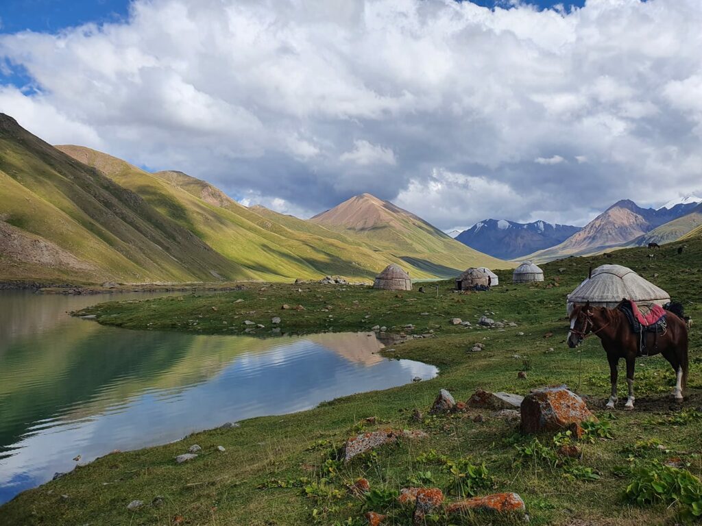 Horseback riding and overnight stay in a yurt in Kyrgyzstan